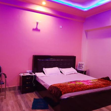 Hotel Blue Diamond Bahraich Esterno foto