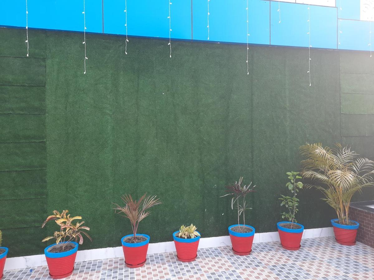 Hotel Blue Diamond Bahraich Esterno foto