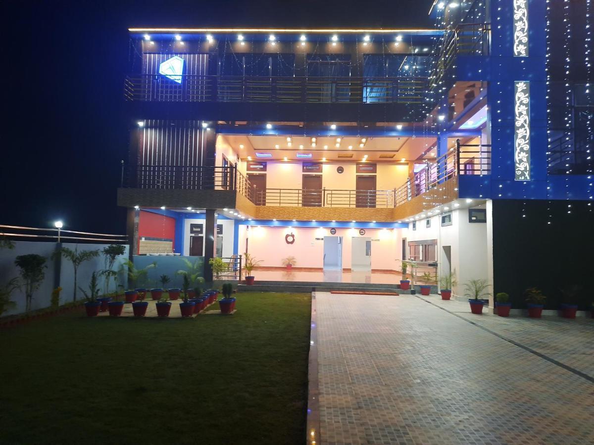 Hotel Blue Diamond Bahraich Esterno foto