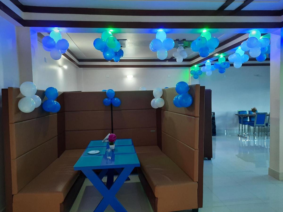 Hotel Blue Diamond Bahraich Esterno foto